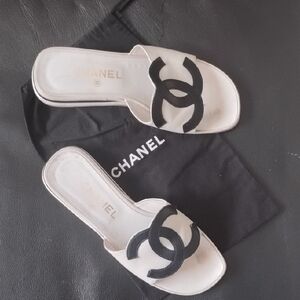CHANEL Women's Black and Cream Slide Sandals